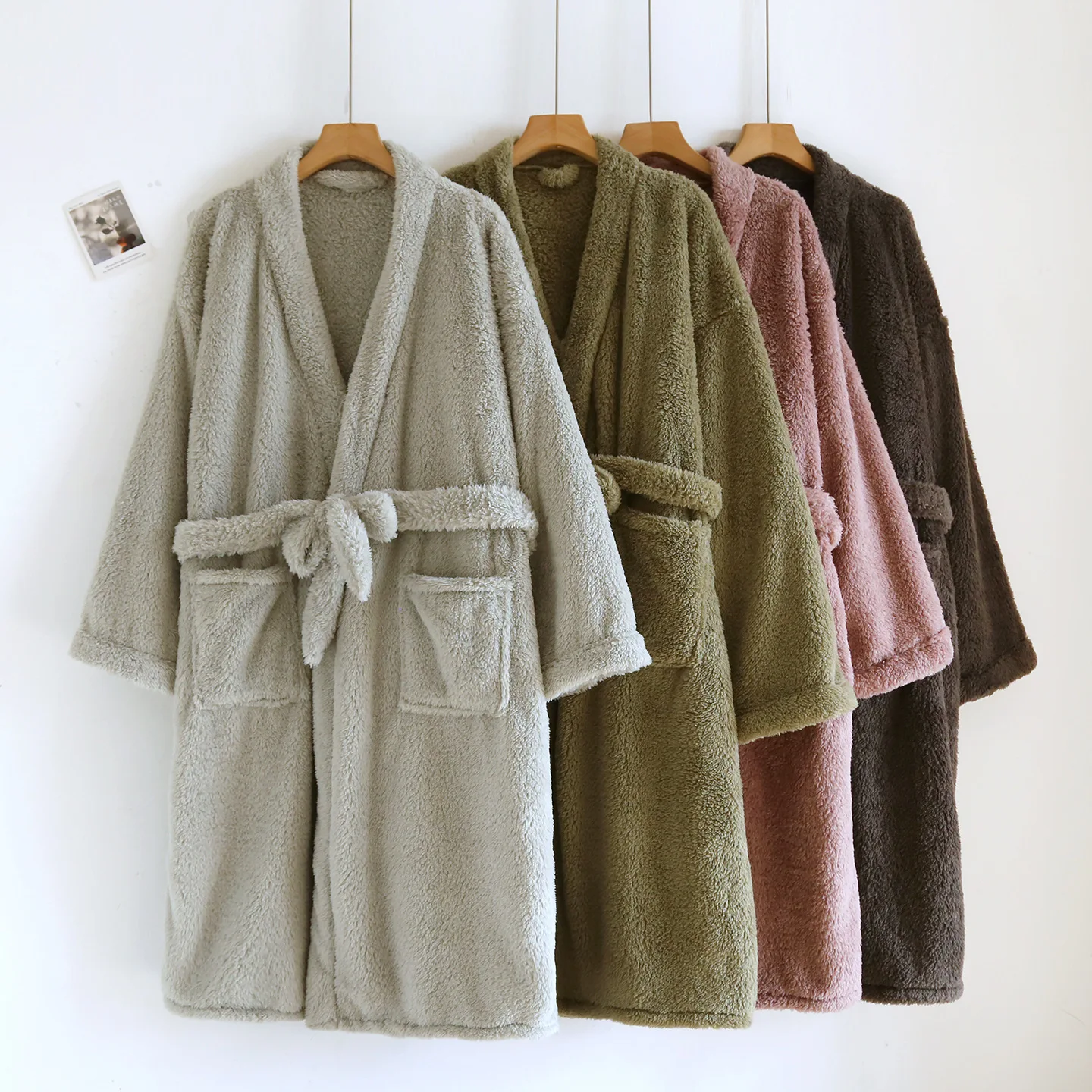 

Осень-зима пара фланелевая ночная рубашка с v-образным вырезом мужской коралловый флисовый халат для женщин