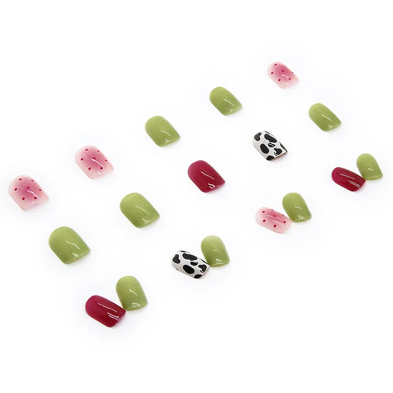 24pcs Cow Print Summer Short Press on Nails for Girls unghie finte dolci autoadesive con strumenti unghie artificiali acylic Wear