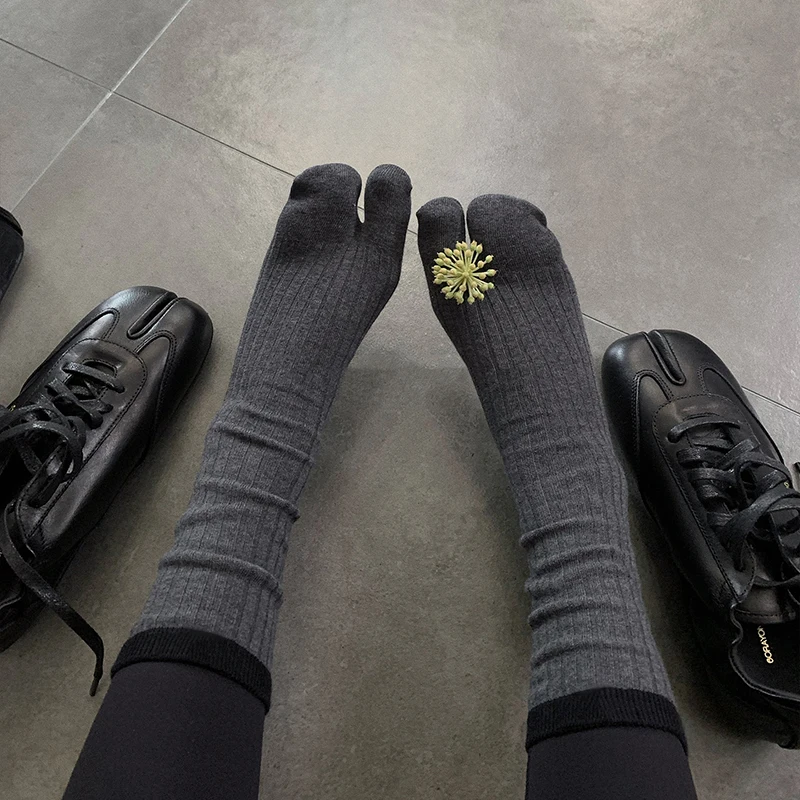 High Quality Women's Socks Spring Autumn Winter Split Toe Cotton Socks Solid Color Stripes Comfortable Two-Toed Women's Tabi Sox