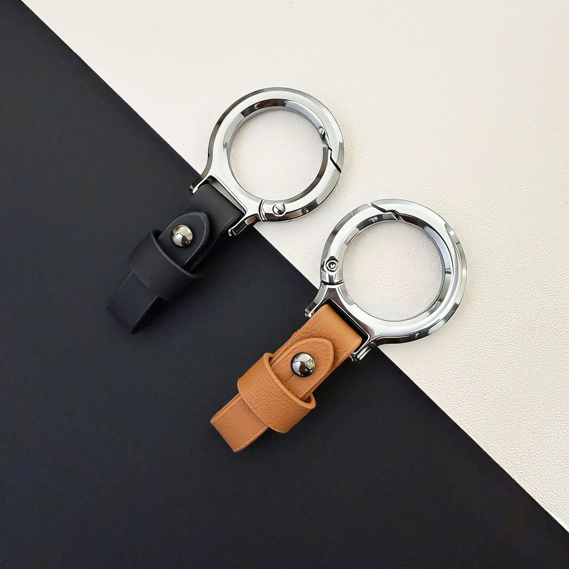 Herren-Schlüsselanhänger aus Zinklegierung und Leder, Anti-Verlust-Karabiner, langlebiger Schlüsselhalter, Organizer für den Gürtel, Geschenk – Detail 3