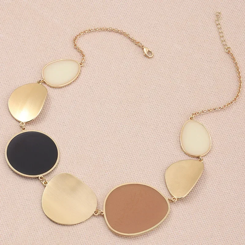 Retro Irregular Big Round Chokers Necklaces for Women Boho Golden Chain Exaggerated Wafer Pendant Necklace Girls Bohemia Jewelry