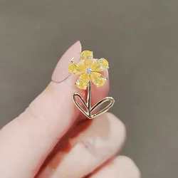 Shiny Yellow Crystal Flower Brooch Pin For Women Luxury Zircon Daisy Flower Collar Badge Elegant Bouquet Corsage Jewelry