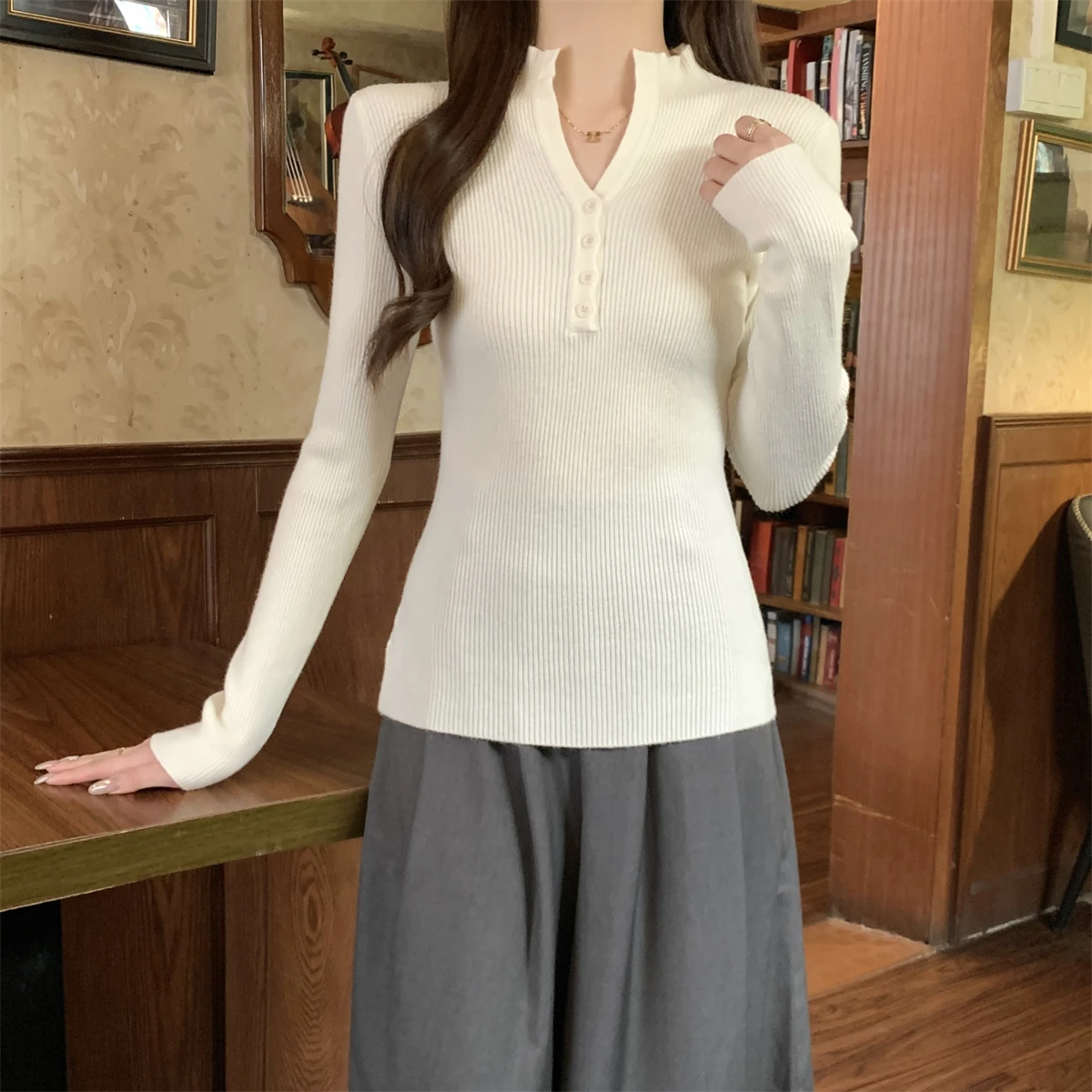 เสื้อไหมพรมทรงเข้ารูปสำหรับผู้หญิง ดีไซน์กระดุม คอปก ทรงสปริง ระดับไฮเอนด์ ใช้เป็นเสื้อตัวในได้หลากหลาย สไตล์เกาหลี