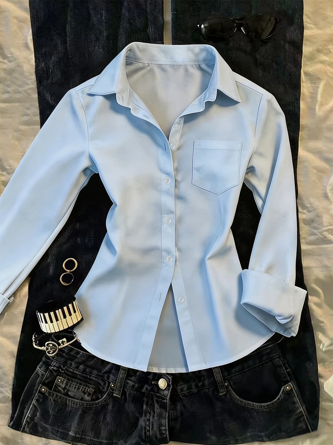 Casual style, loose-fitting long-sleeved design, button collar, simple pockets, suitable for all seasons and everyday wear.