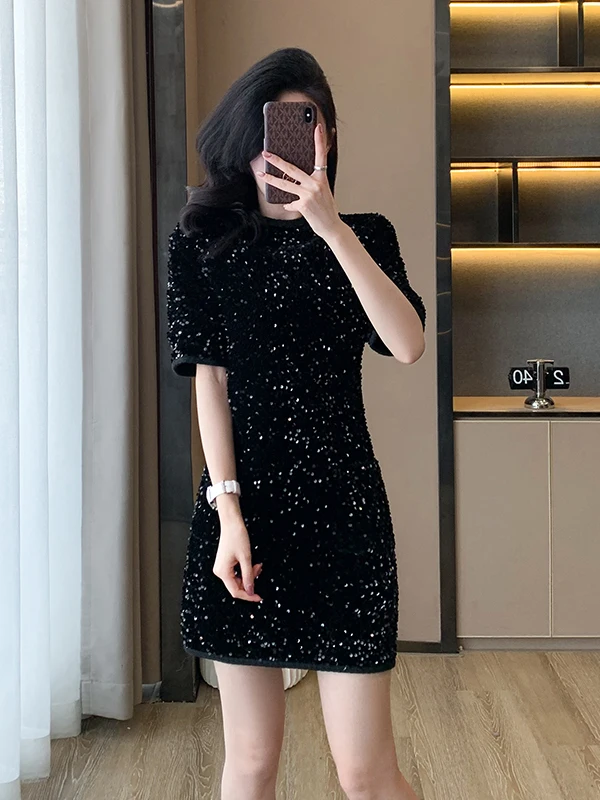 여름 신상 여성 반팔 라운드넥 반짝이는 슬림핏 드레스 화려한 자수 블랙 미니 드레스 패셔너블 출퇴근룩