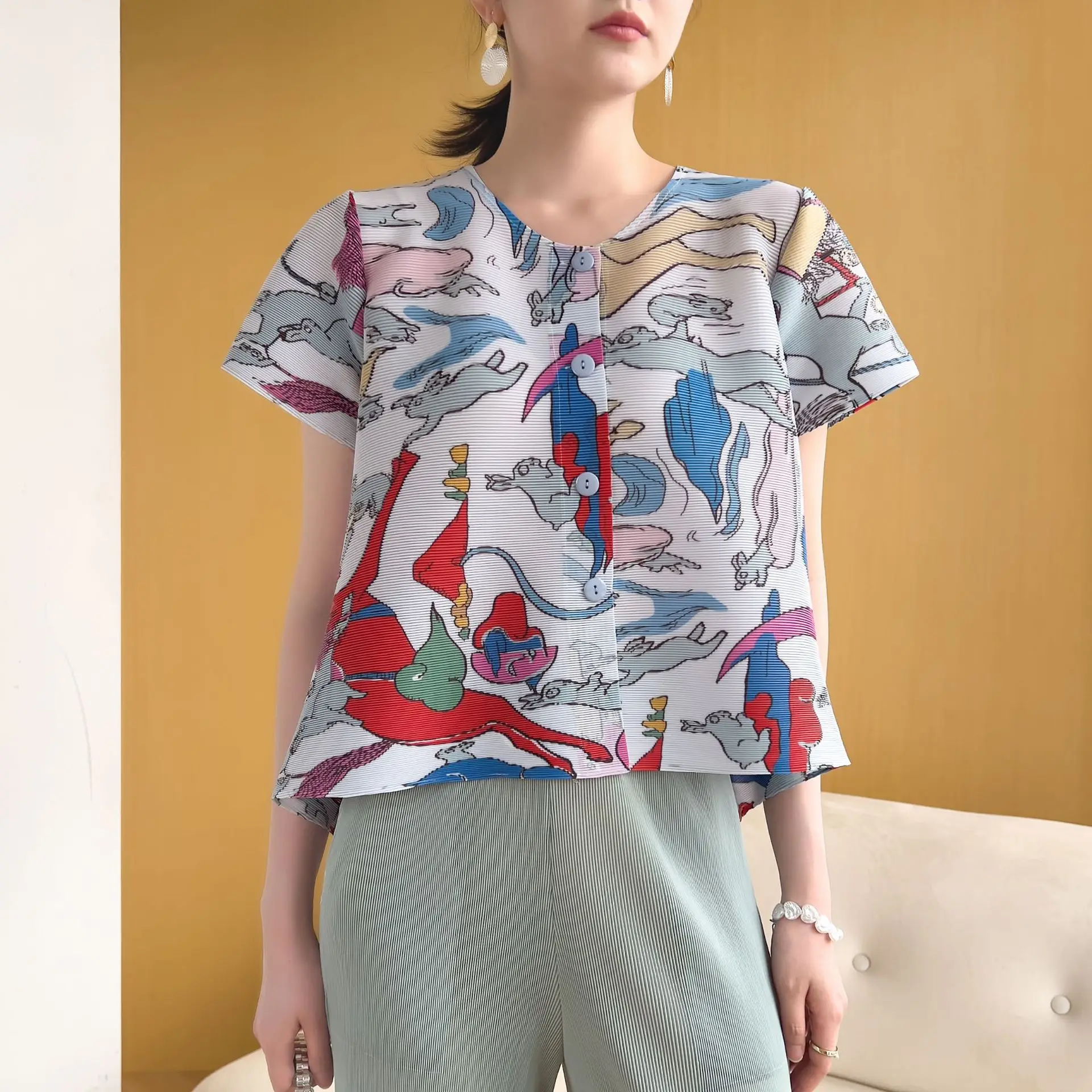

High Quality Women Jacket Fashion Printed Top T-shirt Single Breasted Round Neck Short Sleeve Design Short Jacket Miyake Pleated