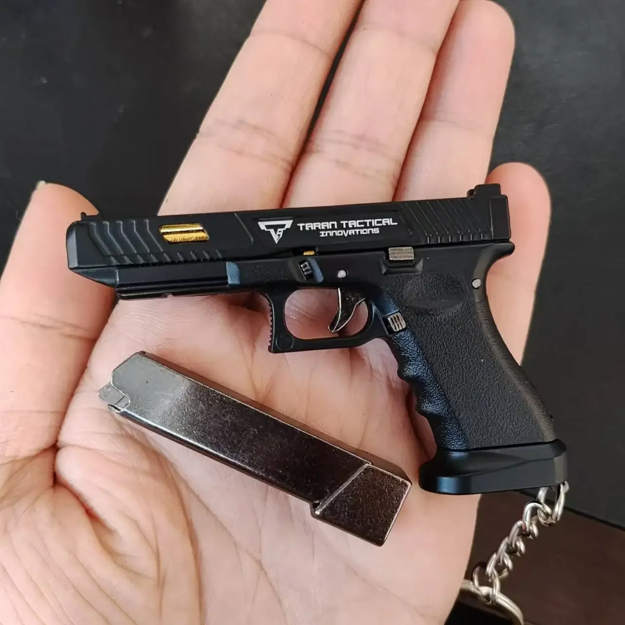 逆アセンブル金属 1:3 G34 TTI ピストル G17 92F ピストルモデルおもちゃの少年ギフトキーホルダーバックパックペンダント