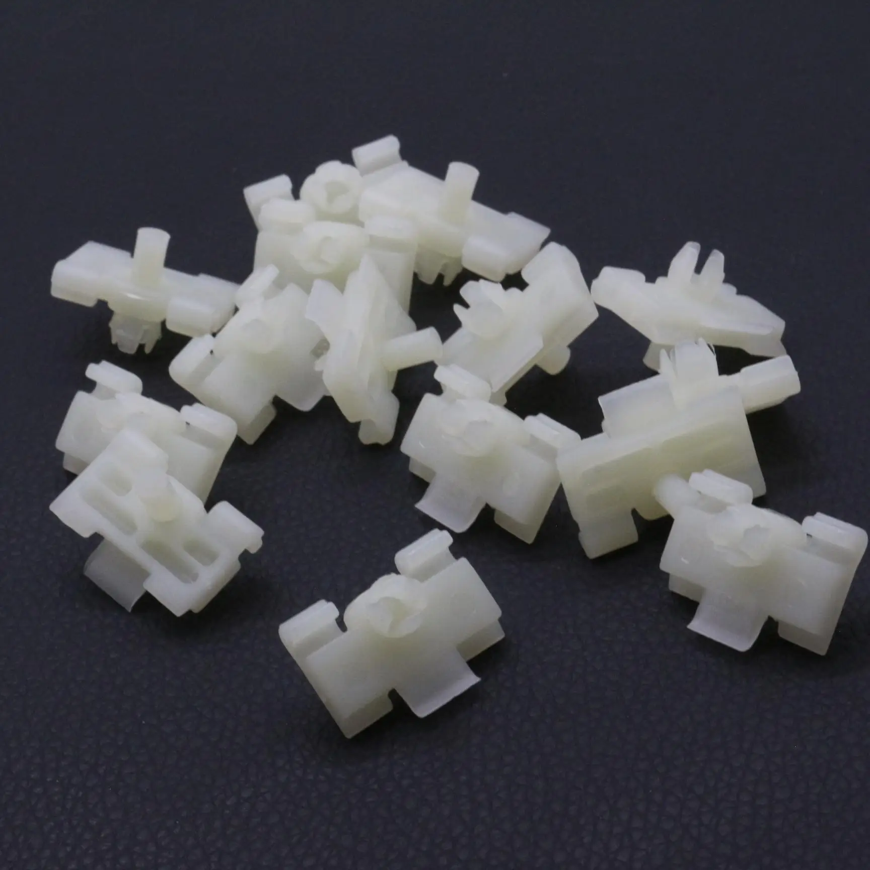 

20 Pieces Nylon Body Side Moulding Clip Retainer Lower Ledge Fit For Mercedes-Benz W124 1986-1995 White 6.8mm Hole Replacement