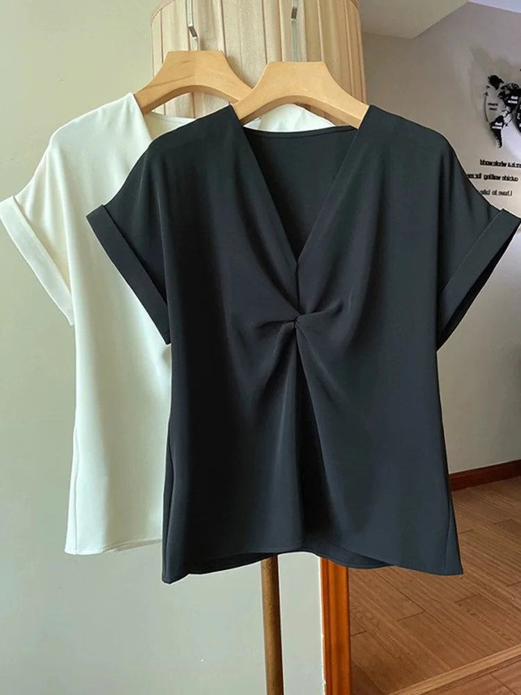 패셔너블한 브이넥 반팔 단색 셔츠 여성용 독특한 디자인 여름 2025 스타일리시 다용도 한국 스타일 루즈핏