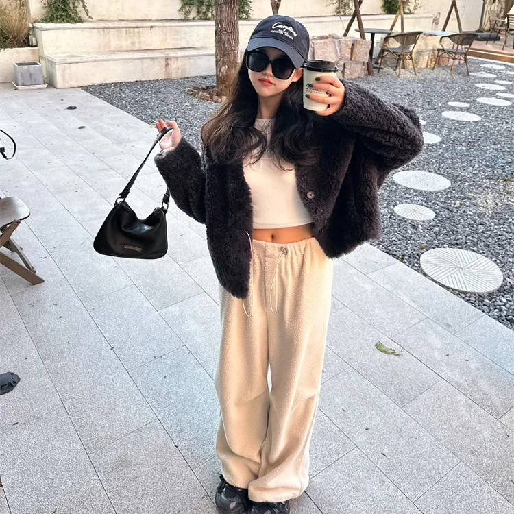 เสื้อโค้ทขนสัตว์สำหรับผู้หญิง รุ่น Thi Warm Wide Ne Cosite หนังแท้ ขนแกะ 00% ทรงหลวม สวมใส่สบายสำหรับฤดูหนาว พร้อมปกขนแกะ