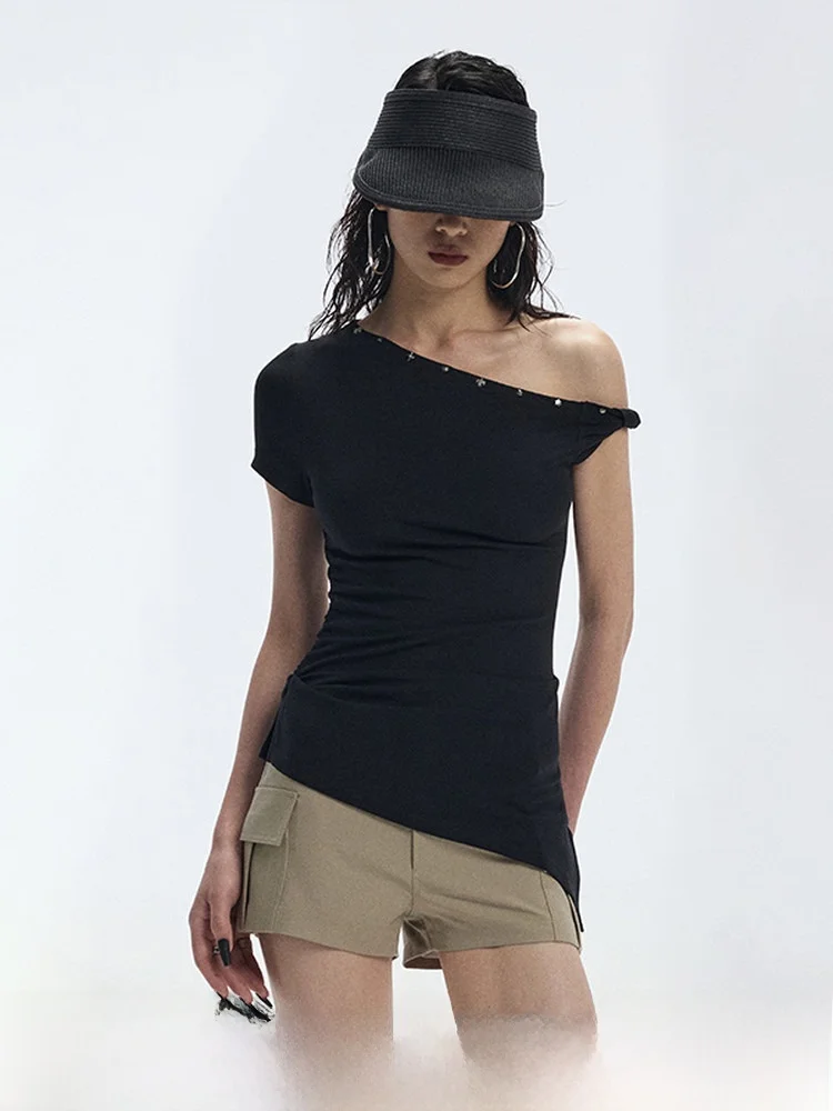 

Женская повседневная футболка Ourhour с асимметричным подолом, завязками на рукавах, черными заклепками на плечах, летний дизайн, короткий рукав