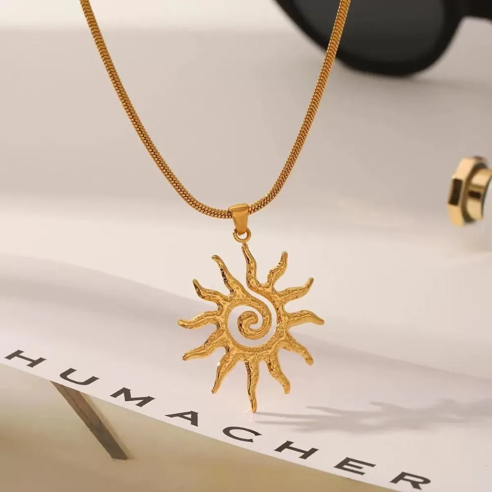 جديد الفولاذ المقاوم للصدأ الشمس قلادة الذهب اللون أنيقة الملمس المعدني قلادة مقاوم للماء خمر أنيقة الفولاذ المقاوم للصدأ ارتداء اليومي
