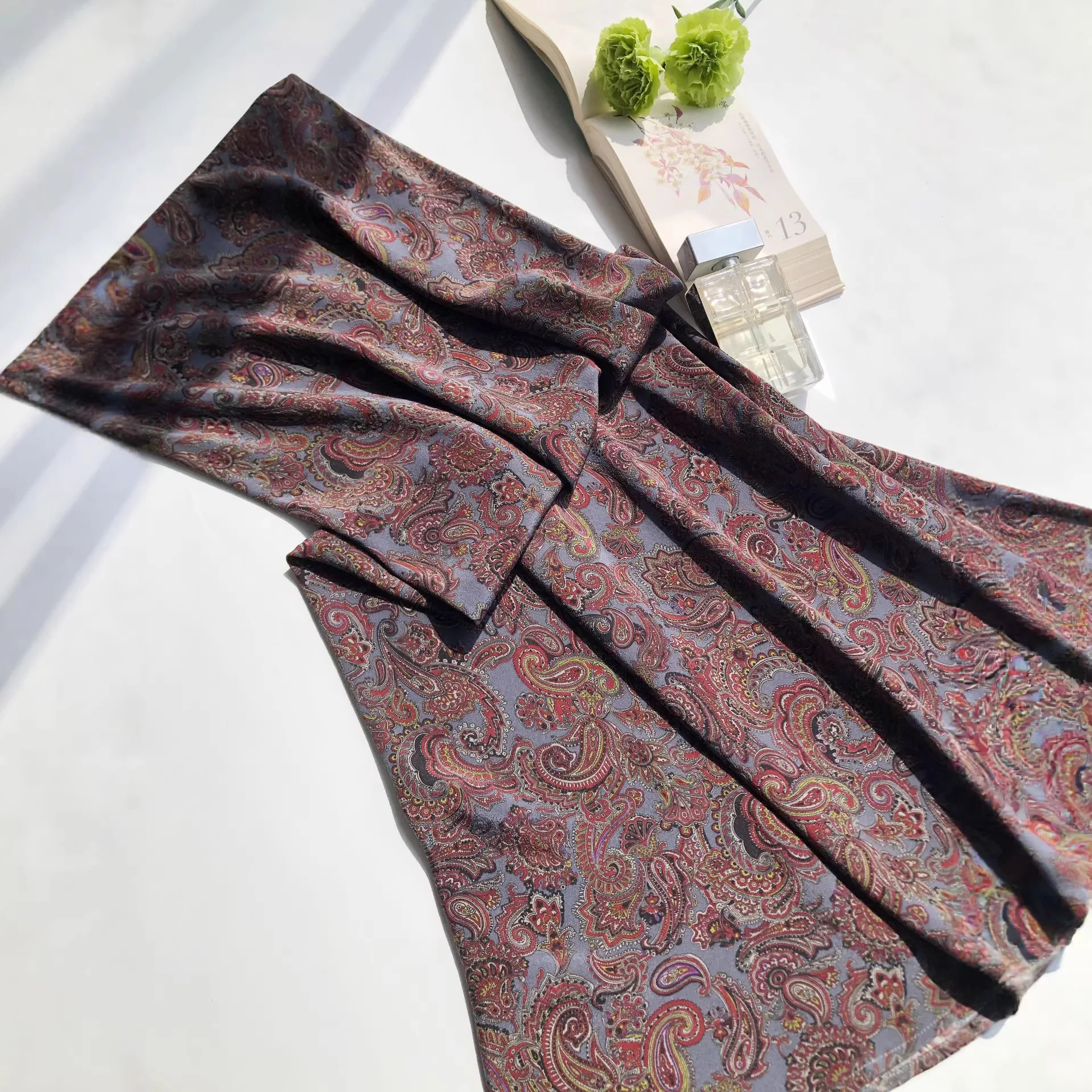 Gorgeous Classical · Retro Paisley Pattern Print Sand Washed Silk Blue Brown Diagonal Silk Skirt 17-18mm 100% Mulberry Silk