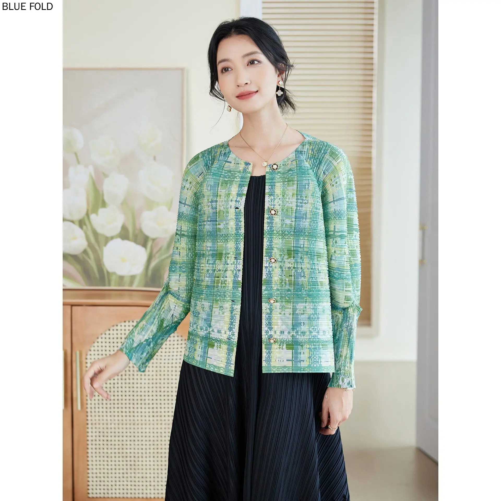 

Miyake Green Shirt New Women's Autumn Loose Top Fashionable Floral Pleated Loose Long Sleeved Short Jacket PLEATS Shirts