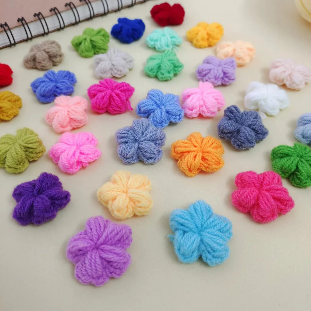 100pcs 2cm Hand Knitted Crochet Mini Flower Patch Appliqued For Sewing Apparel Clothes Corsage Hat Bag Shoe Ornaments  Craft DIY