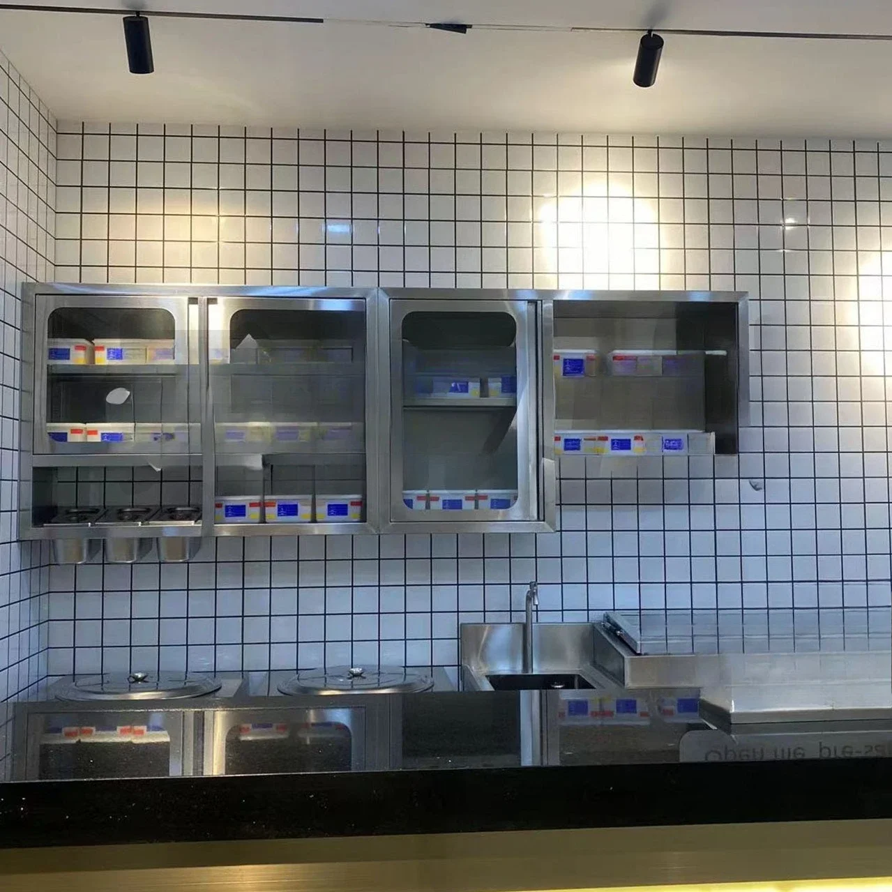 Wall-mounted locker Hanging cabinet Multi-layer storage cabinet with cabinet door Commercial restaurant Restaurant School