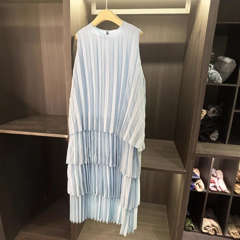 مياكي مطوي كبار الشعور من الجولة الرقبة كعكة تنورة فستان 2025 صيف جديد بسيط غطاء اللحوم رقيقة بلا أكمام فستان متوسط الطول