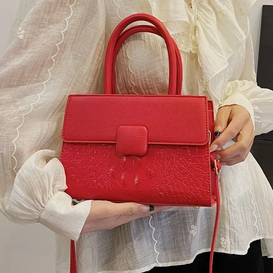 

Fashion Edition 2025: Женская большая красная большая сумка вместимости с премиальным смыслом — портативная и для мам — одобренная