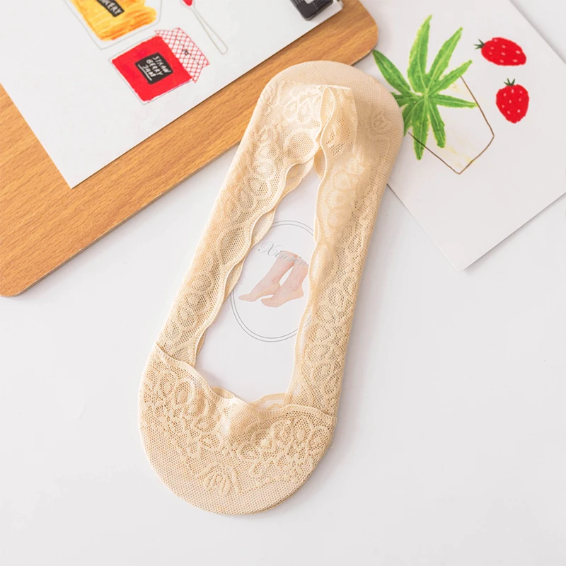 

Кружевные носки-лодочки, женские летние носки с подошвой из чистого хлопка, тонкий дизайн, силиконовый каблук, противоскользящие, дышащие и непадающие невидимые носки