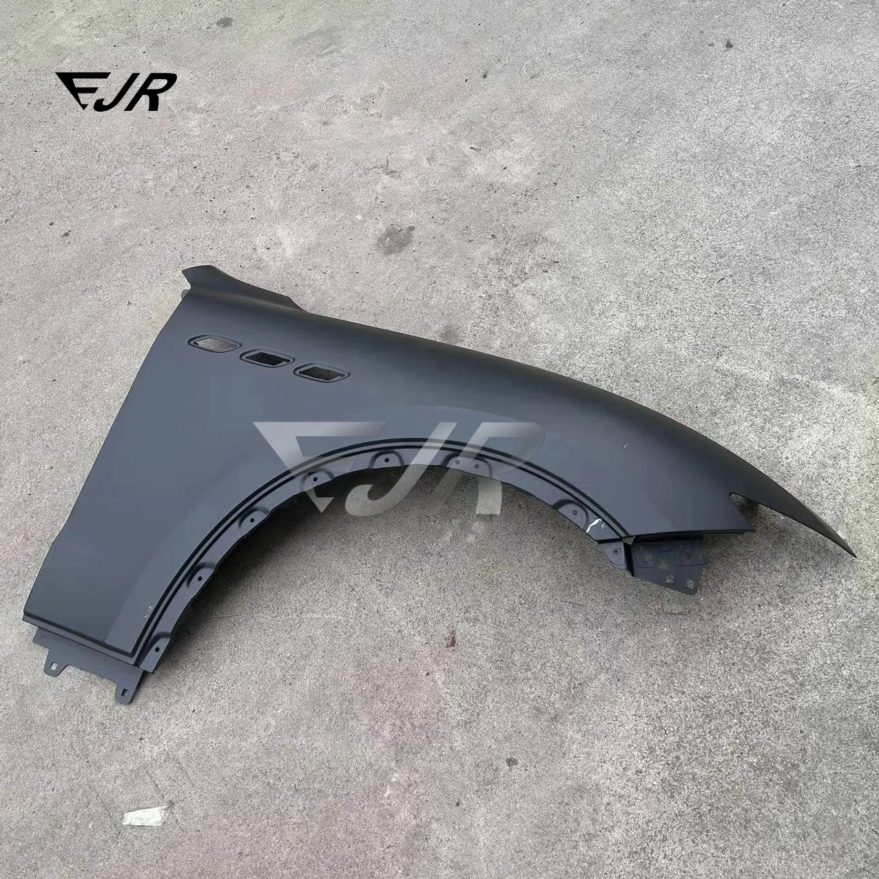 الجبهة لمازيراتي ليفانتي OEM 673005578 قطع غيار السيارات عالية الجودة