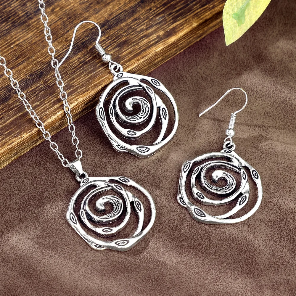 Hot selling Vintage Bohemian Style Metal Spiral Pendant Necklace swirling leavesCreative Two-piece Beach Vacation Jewelry Set