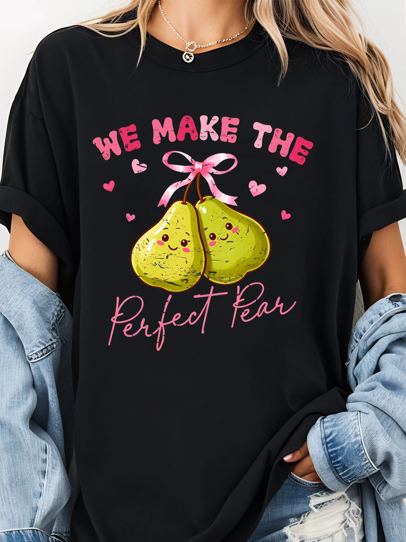 로맨틱한 의상을 위한 귀여운 배와 하트 디자인이 있는 발렌타인 배 커플 프린트 티셔츠