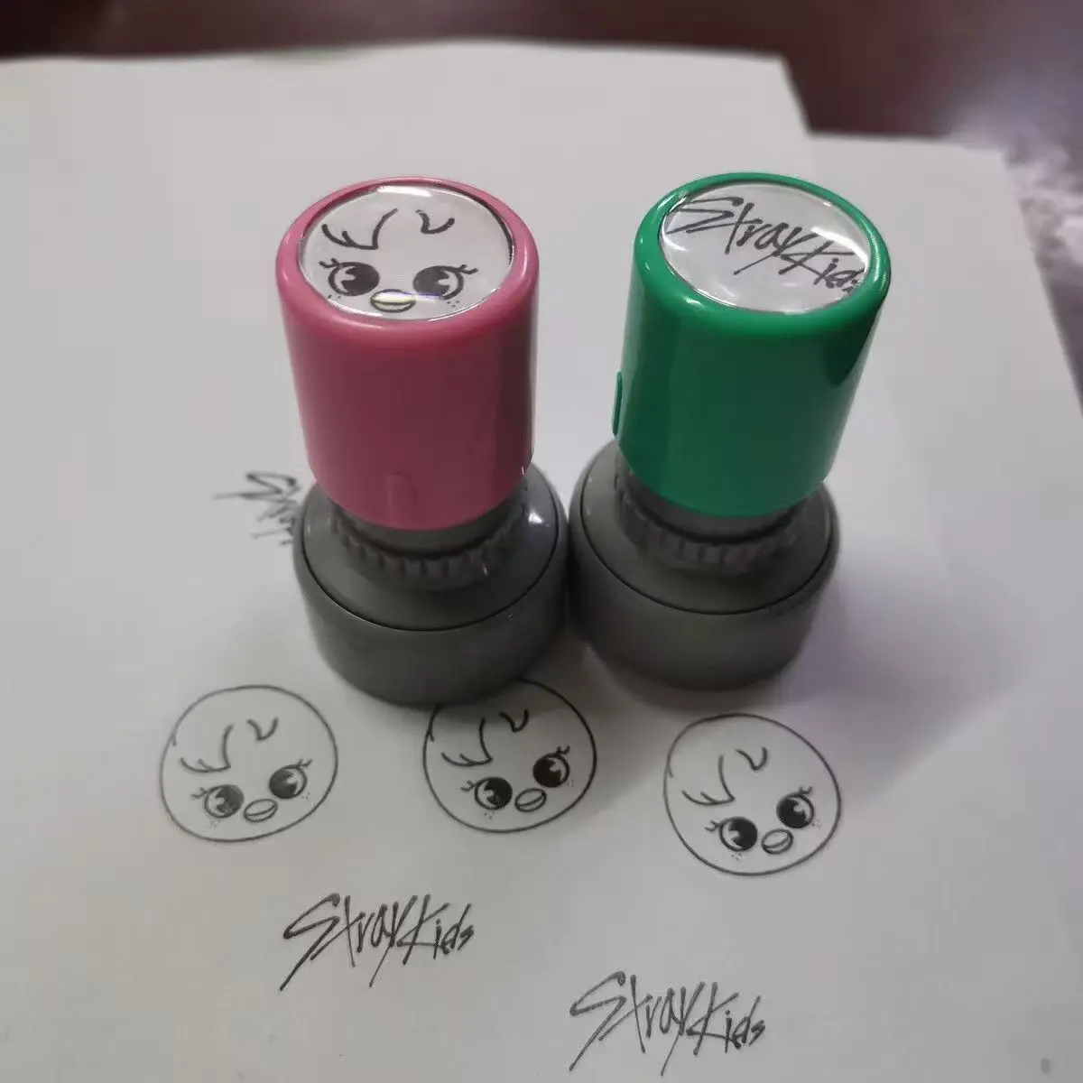 

SKZOO Stray Kids Cartoon Anime Peripheral Seal Cute Creative Handbook Seal HyunJin Woojin Minho Changbin Seungmin Fans Gifts