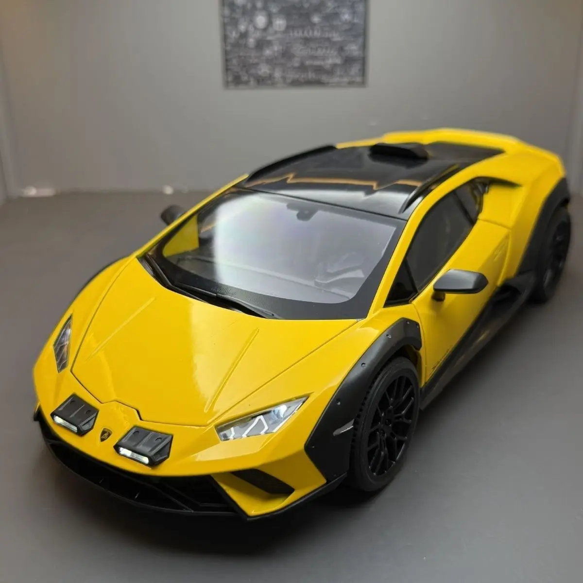 

Huracan Sterrato ALLOY Car 1/24 Diecast Miniature Metal Toy Car with Sound And Light Simulation for Boys
