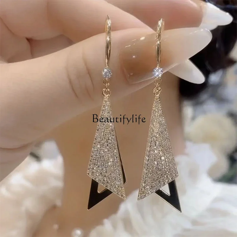 

Temperament Fashion Diamond-set Geometric Earrings High-end Light Luxury Niche Long Earrings