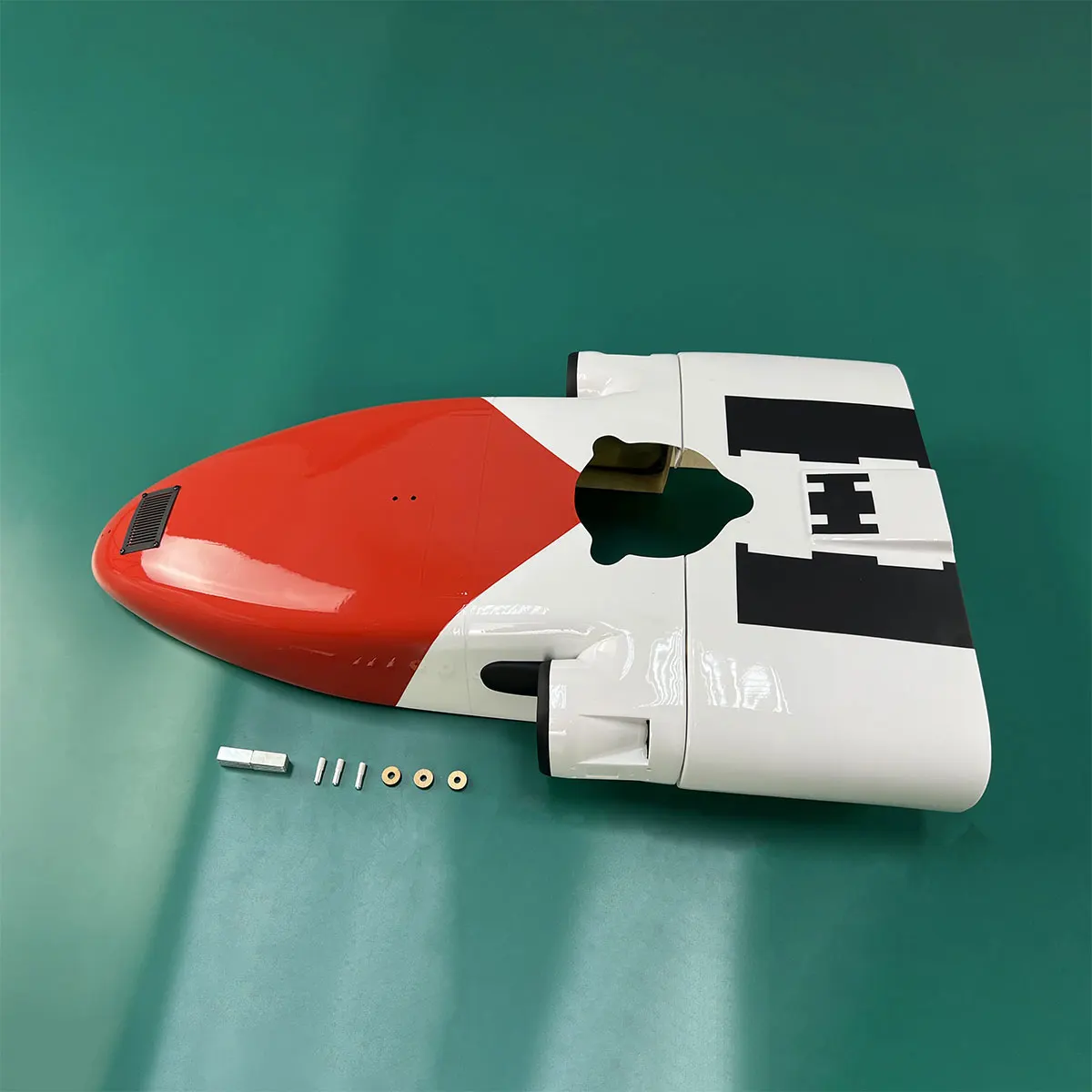 ロバン700サイズMH60機体スペアパーツ - ノーズカバーウィンドウ、テールランディングギア、ウッドスペーサー交換用