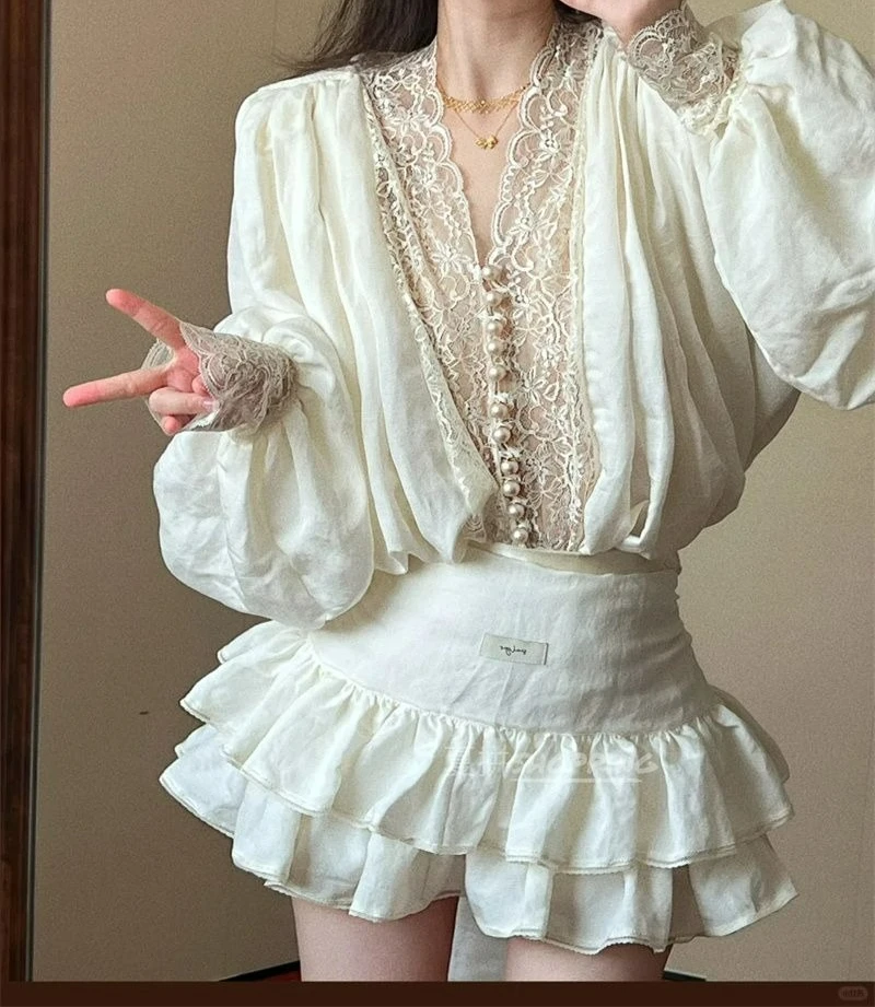 

Super Fairy Beautiful Lace Splicing Long-sleeved Shirt Women's Spring High Waist Strap Skirt Two-piece Set