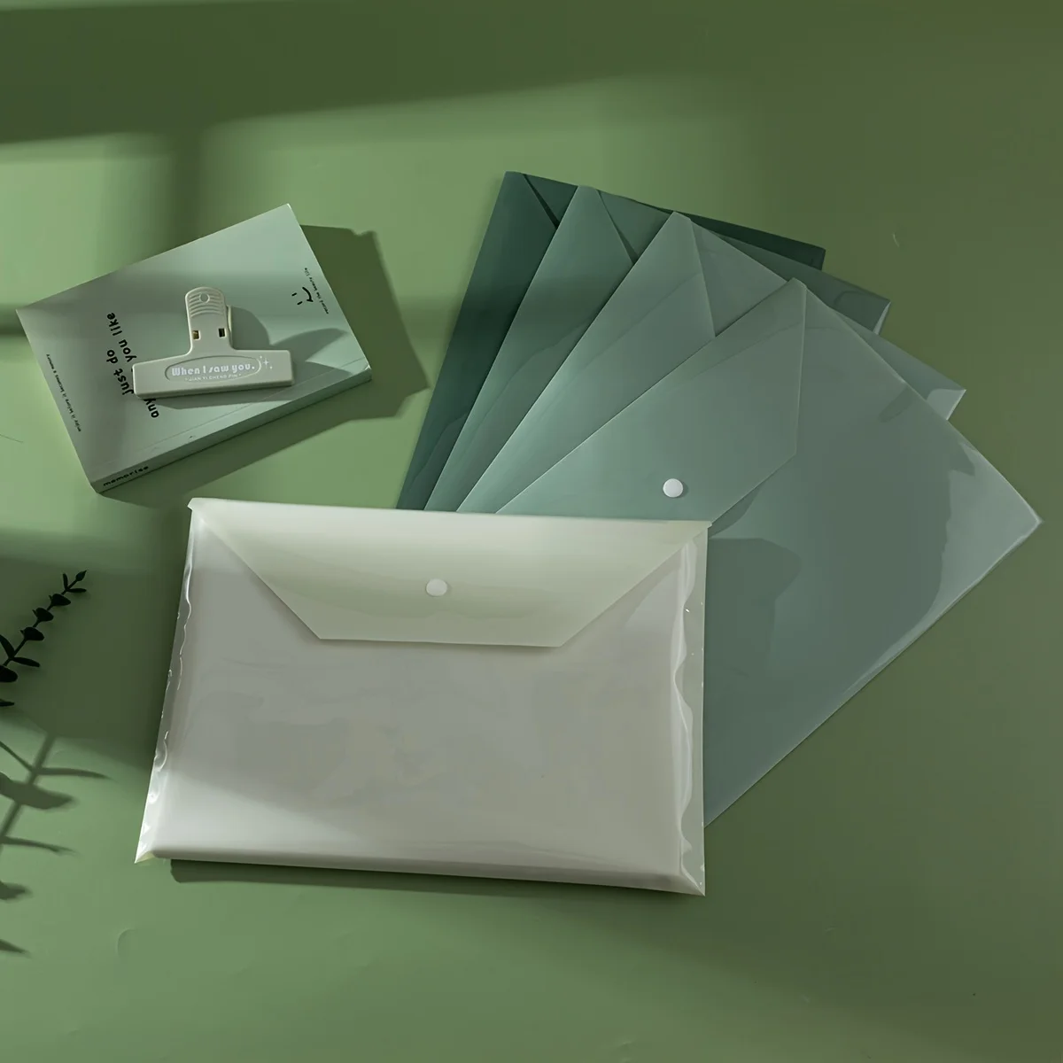 

PP Material A4 Transparent File Folder, Document Organizer with Snap Closure for Test Papers, Reports, Resumes, and Contracts