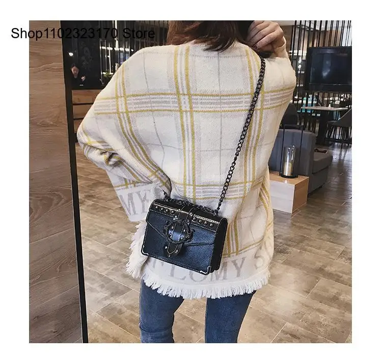 Retro Chain Rivet Single Shoulder Crossbody Bag for Women