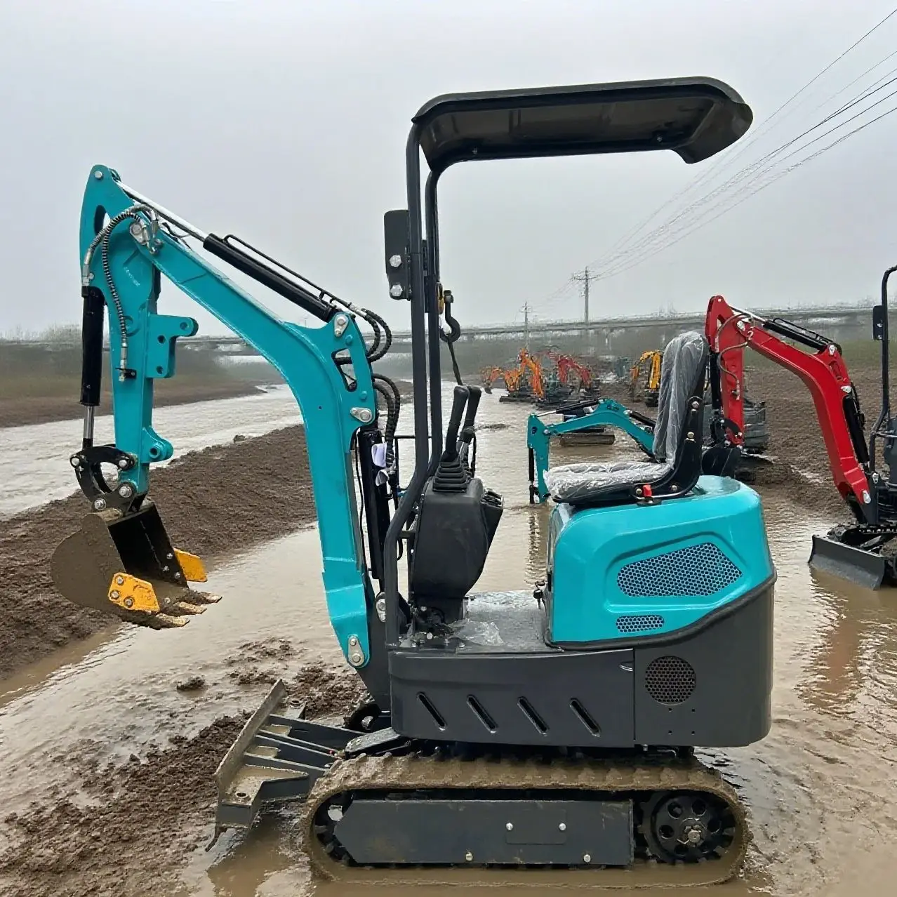 

Продам небольшой экскаватор-трансфер, компактный гусеничный погрузчик для озеленения сада и сельскохозяйственный экскаватор