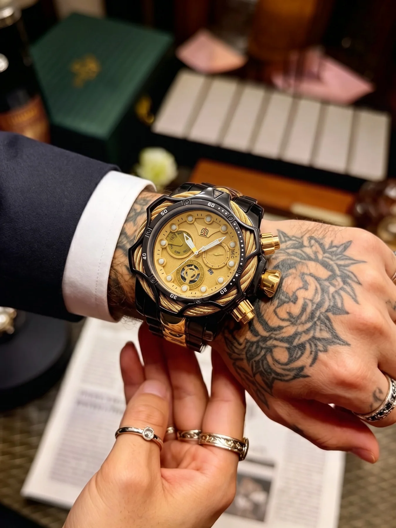 Punk-Style Mechanical Men's Quartz Watch with Rope-Shaped Bezel, Calendar Display, Outdoor Sports Trendy Men's Watch, Waterproof, Suitable for Gift-Giving, Suitable for Various Occasions