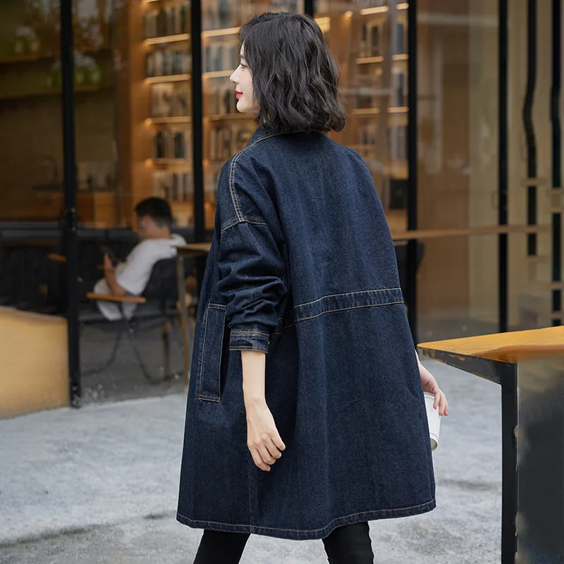 แจ็คเก็ตยีนส์แขนยาวหลวมฤดูใบไม้ผลิฤดูใบไม้ร่วง เสื้อโค้ทเย็บปะติดปะต่อปกลําลองบาง ๆ ที่ทันสมัยและสง่างามสําหรับสุภาพสตรี