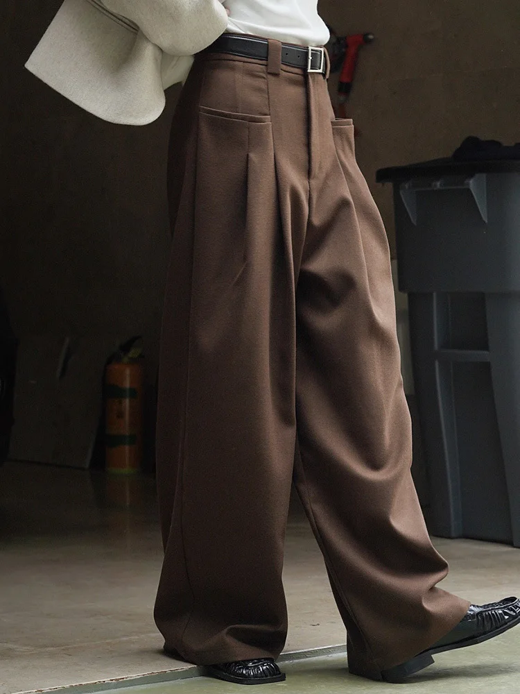 [EAM] High Waist Brown Pleated Casual Long Wide Leg Pants New Loose Fit Trousers Women Fashion Tide Spring Autumn 2025 1DF4423