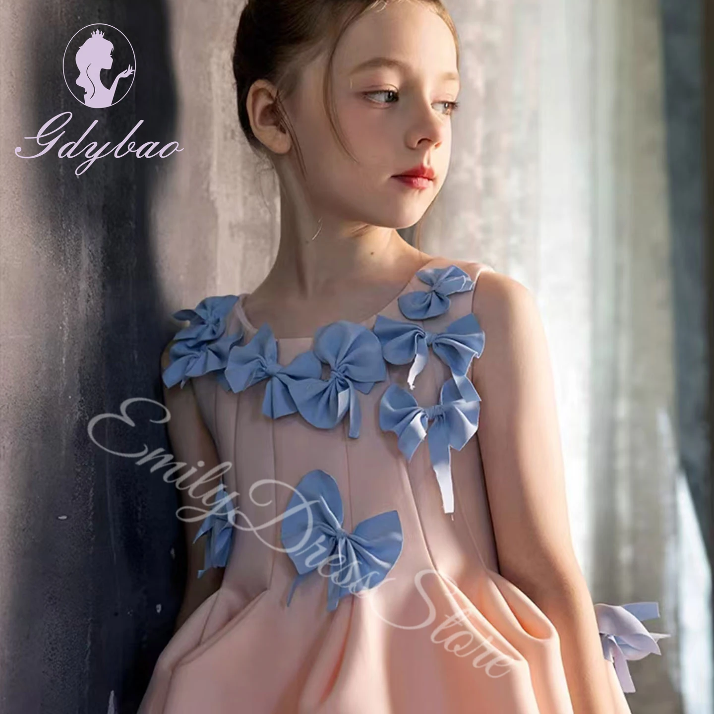 Robe de demoiselle d'honneur rose personnalisée pour mariage, longueur au genou, nœud bleu, appliques élégantes pour enfants, anniversaire, première communion, robe interdite