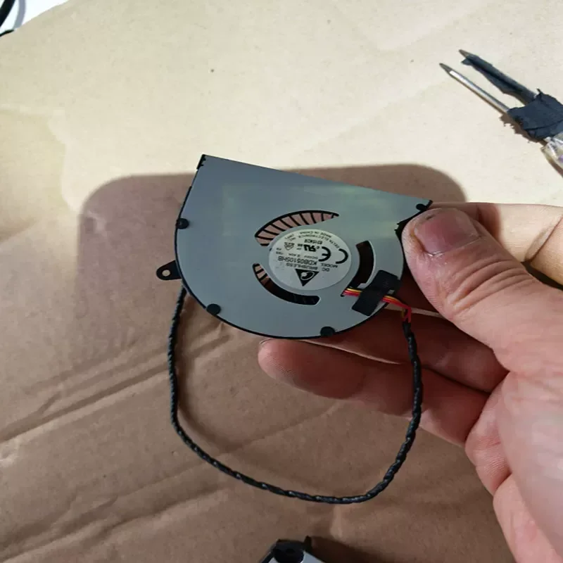 

BH501524M for KDB05105HB 78S 5V 0.40A DC Brushless Cooling Fan for KDB05105HB 7BS