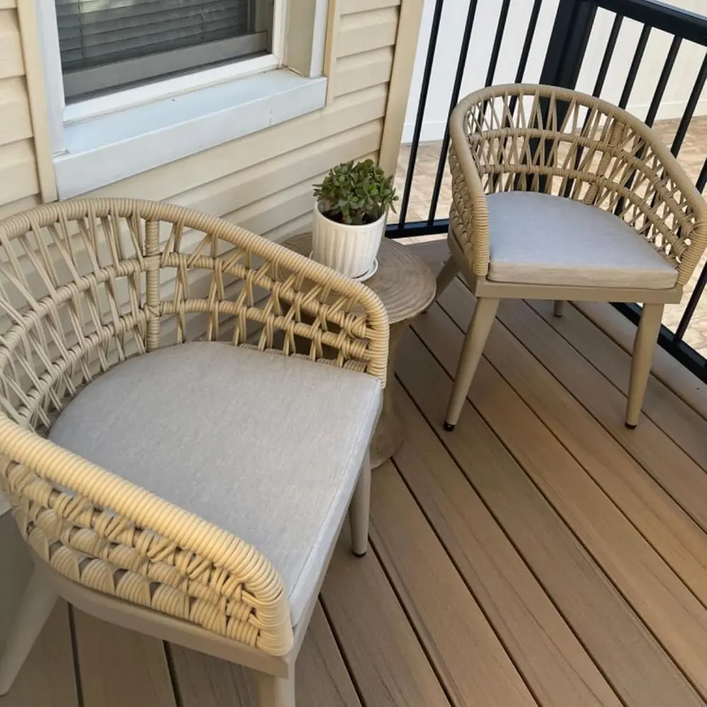 

Устойчивые к атмосферным воздействиям обеденные стулья из полиэтиленового ротанга для патио для сада, террасы или заднего двора цвета шампанского