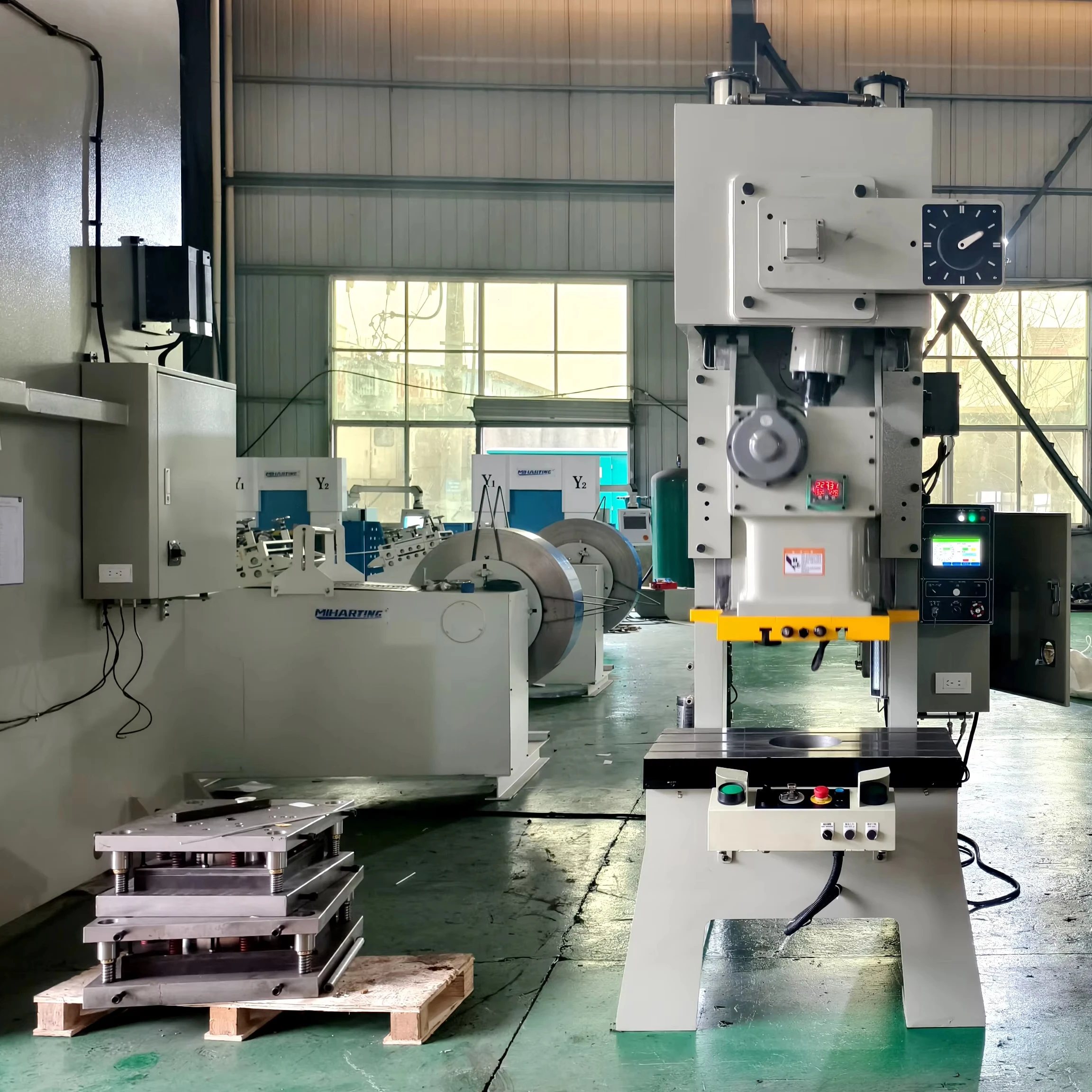 تصنيع 45 طن APA C نوع آلة التثقيب الهوائية قابل للتعديل الصفائح المعدنية CNC ثقب آلة ضغط الطاقة