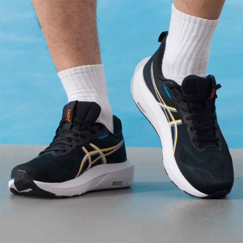 Asics running shoes for men are lightweight, breathable, shock-absorbing, durable and have good rebound.1011C077-004