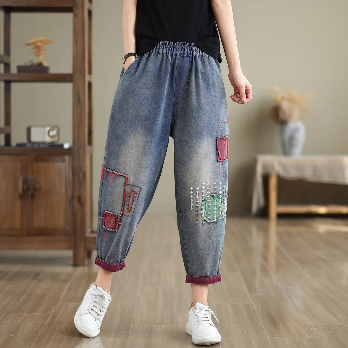 

Aricaca High Quality Women Cool Patches Embroidered Denim Jeans Women Casual Denim Pants