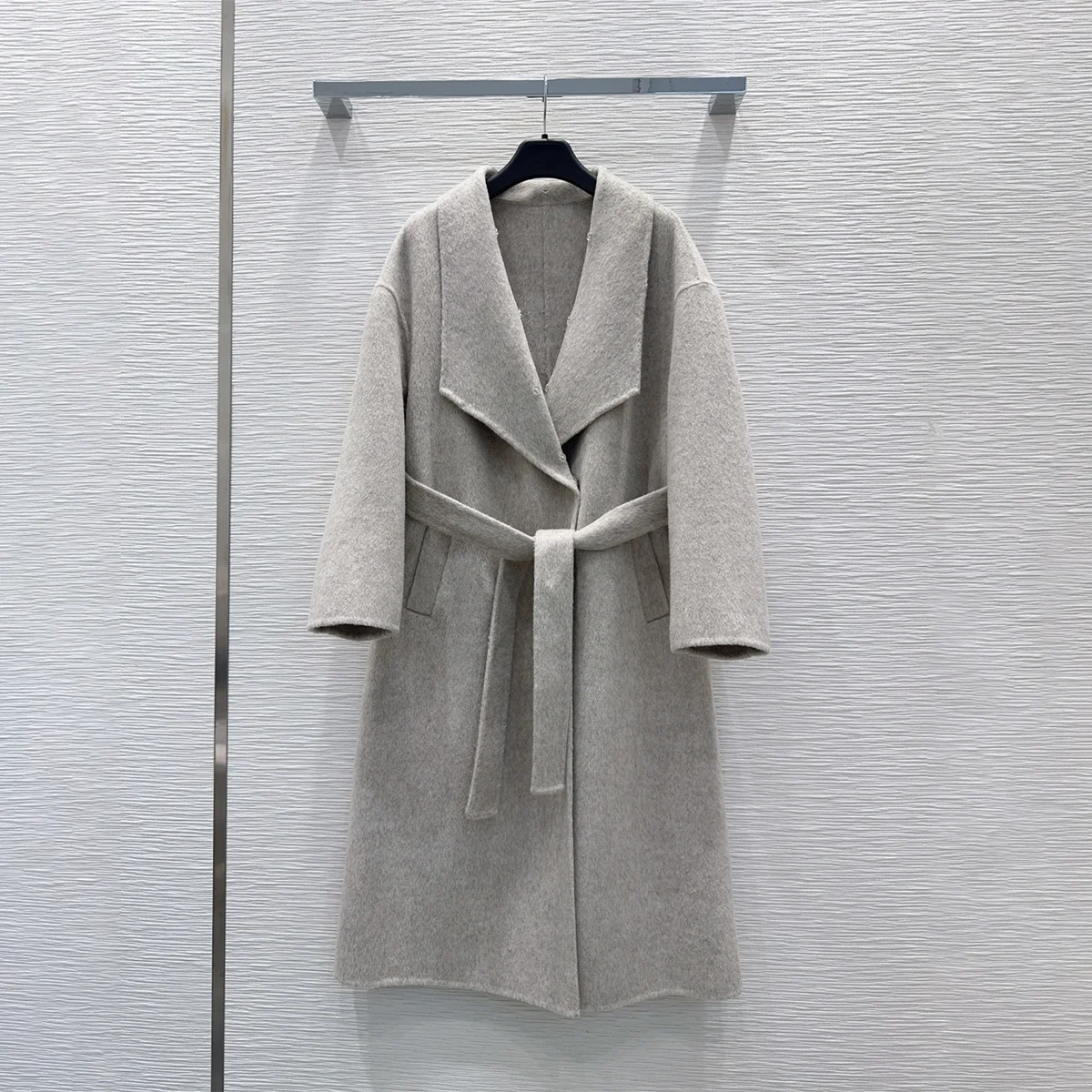 2026 high-quality women's detachable large fur collar lace up long coat--2692742