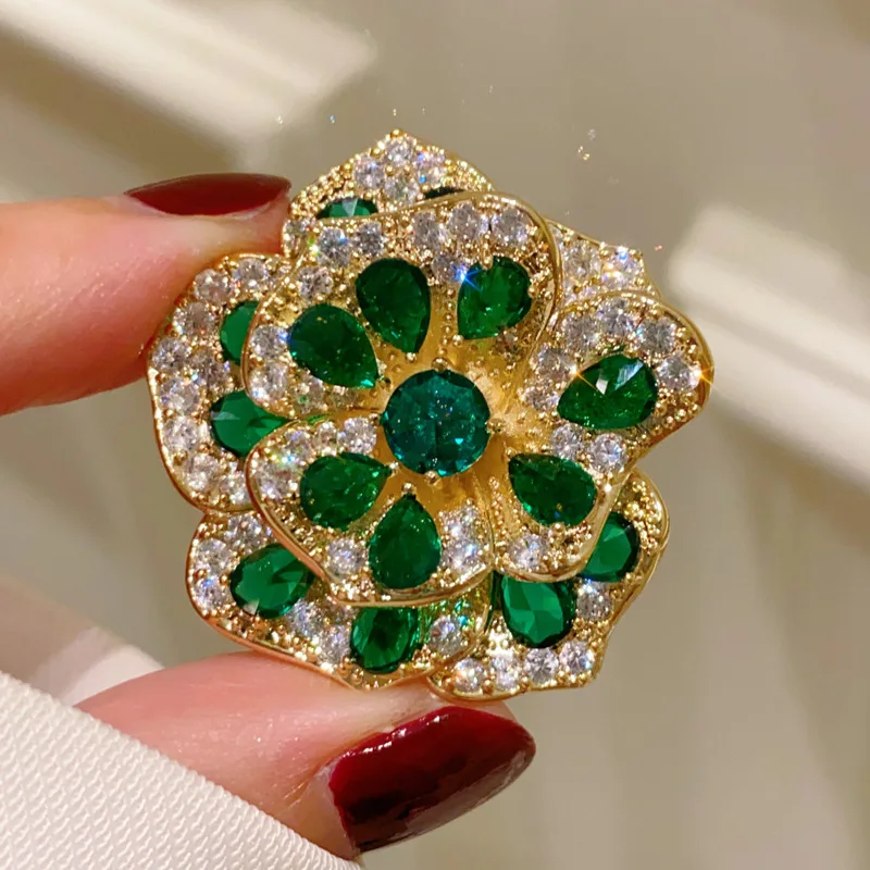 French Elegant Emerald Multi-layer Three-dimensional Five-petal Flower Brooch Luxury Micro-inlaid Zircon Corsage High-grade Pin