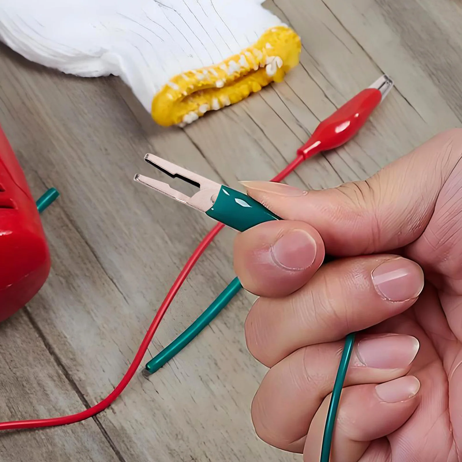 

100Pcs Small Metal Alligator Clips Electroplated Crocodile Clamps Electrical Test Clamps Mini Clips for Crafts DIY Projects