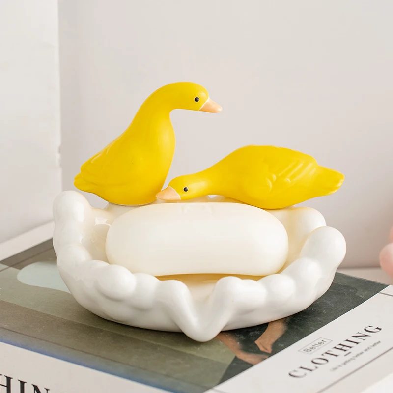 

Creative ceramic duck soap box Personalized drain box Household dormitory living room decoration ornament storage