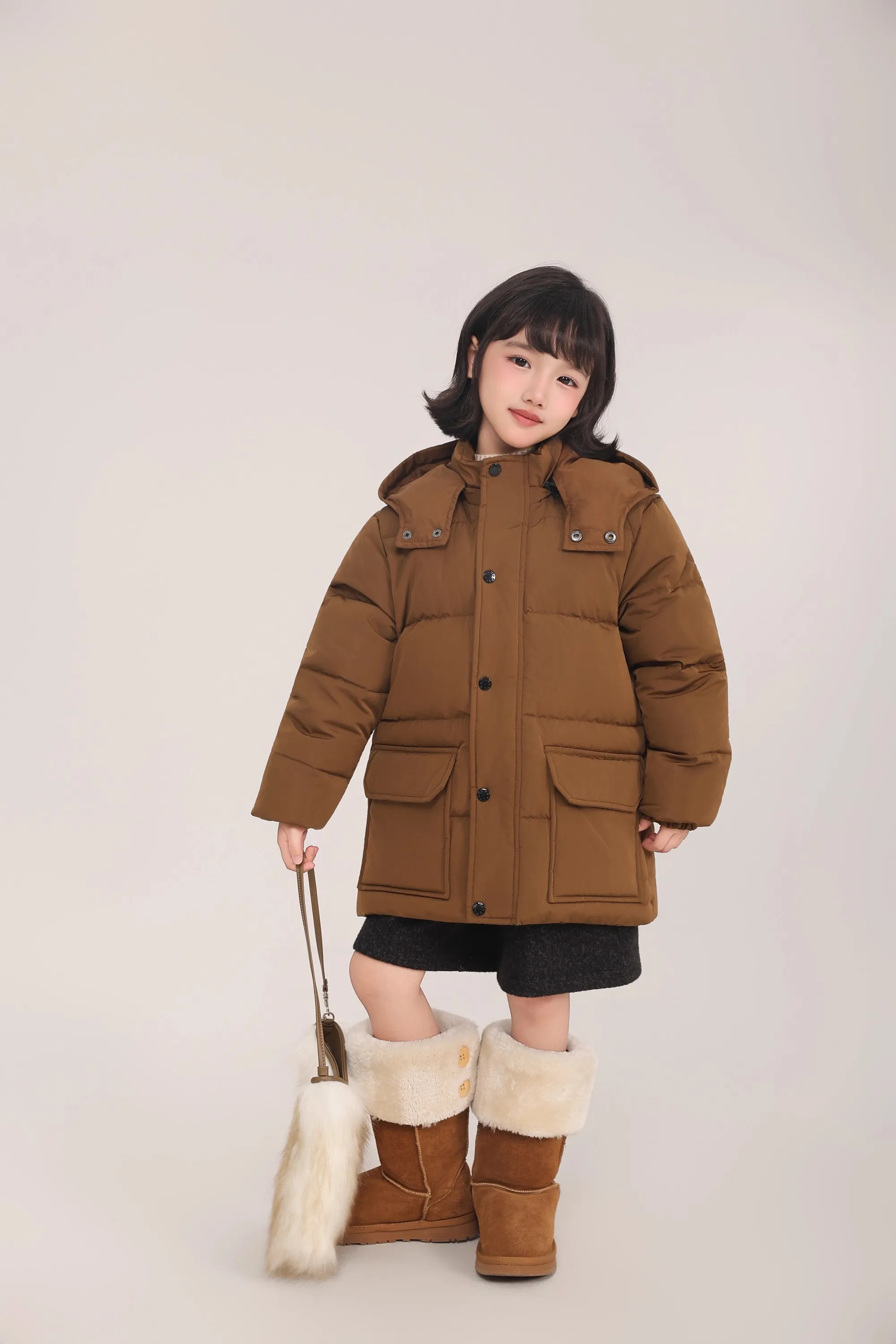 Kinder-Daunenjacke mit 90% Weißer Entendaune, Braune Kapuze, Mittellange Daunenjacke mit Großen Taschen, Dicke Warme Winteroberbekleidung für Mädchen A4853 – Detail 5