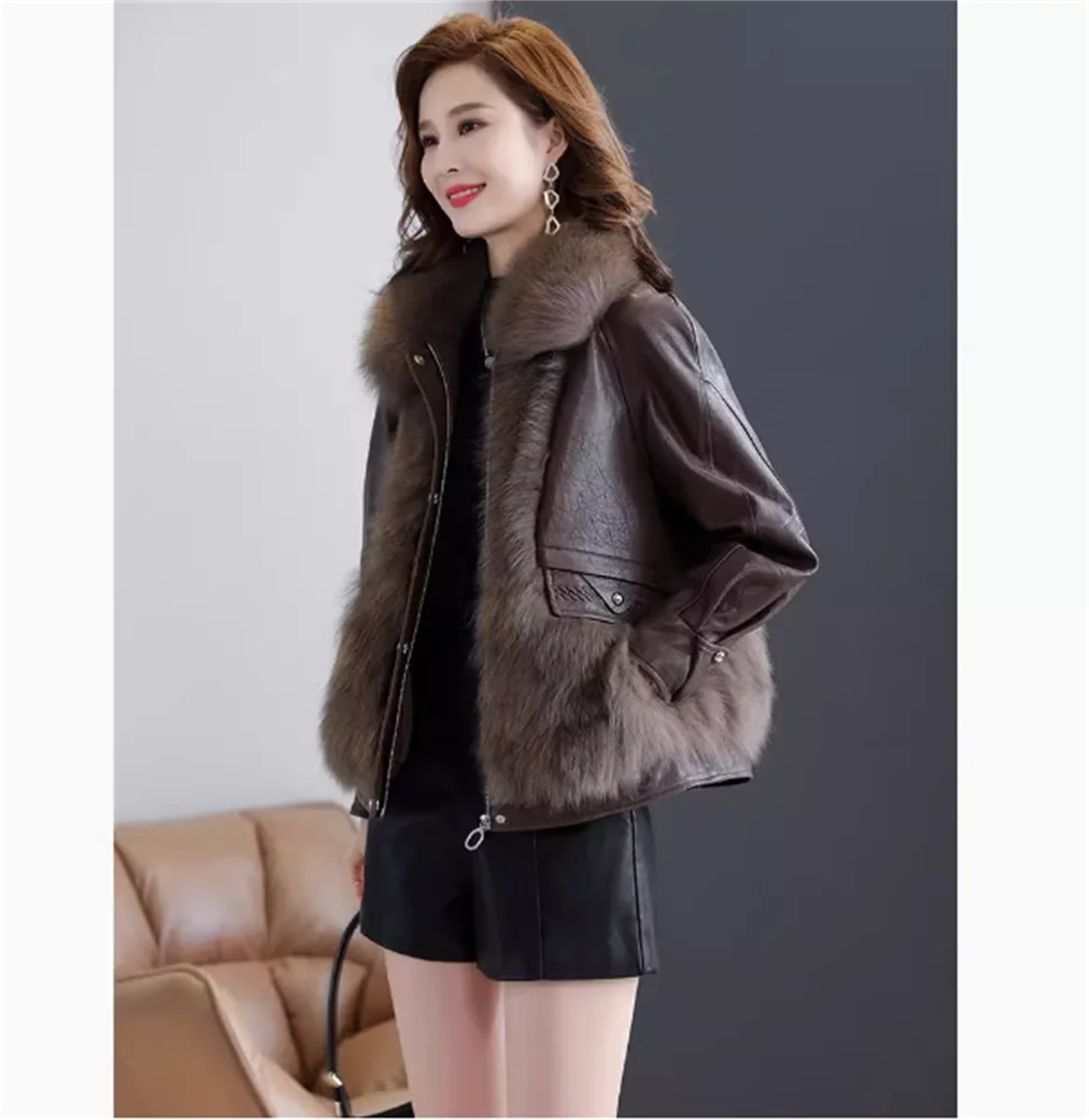 Winter new genuine leather jacket, women's jacket, short style fur integrated fox fur collar, imitation down jacket