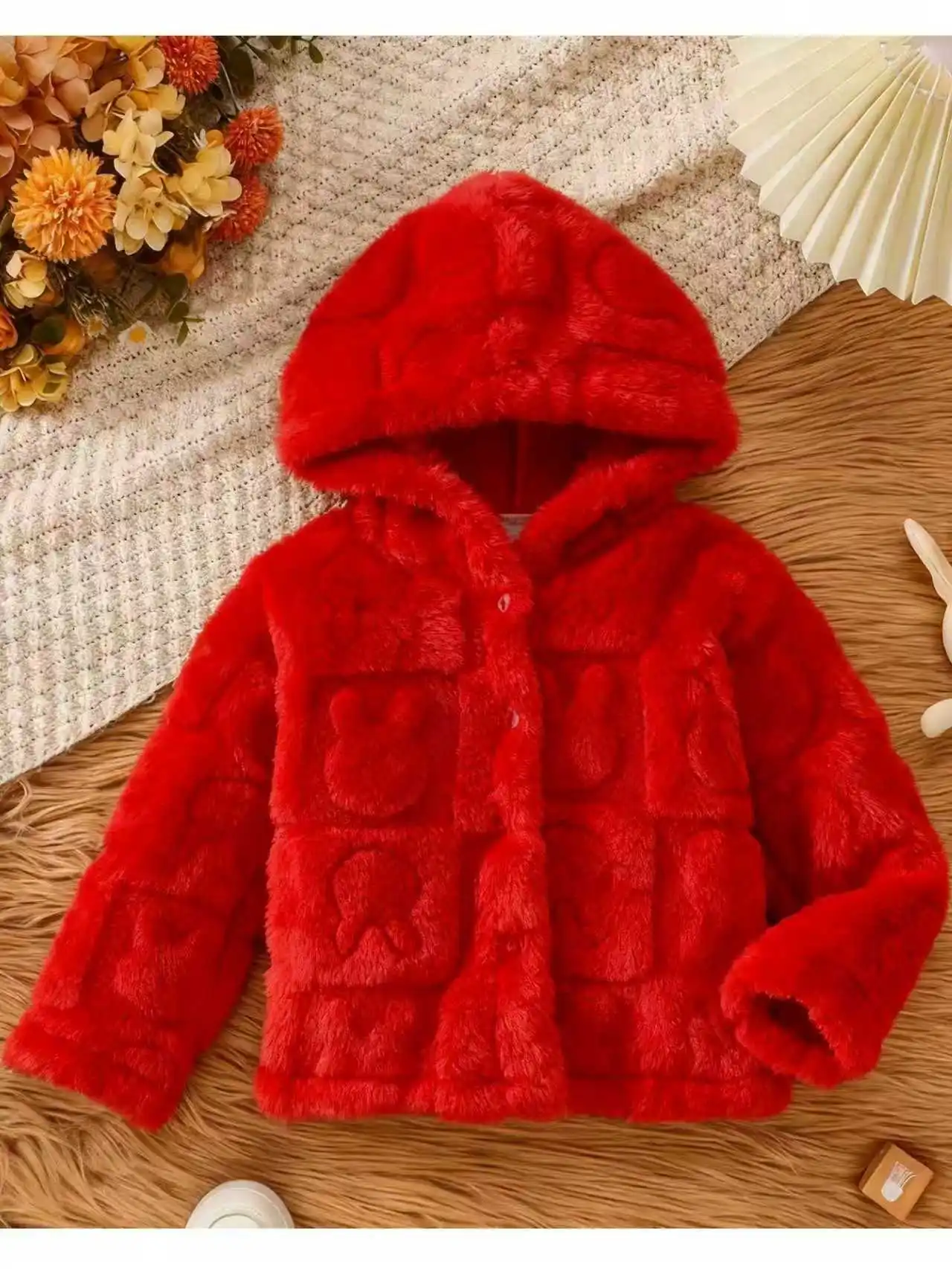 Jaqueta aconchegante de lã de cor sólida com capuz para meninas, com padrões de coração – Moda doce de inverno com botões, ideal para atividades ao ar livre